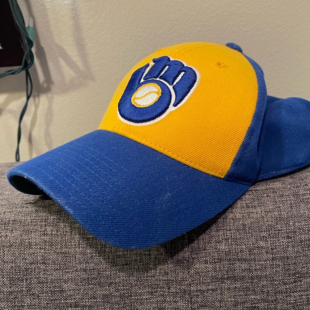 Vintage Milwaukee Brewers “Professional Model” fitted hat. Sz 7 1/4